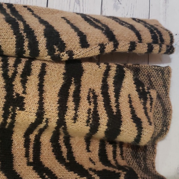 DKNY sweater - Picture 2 of 7